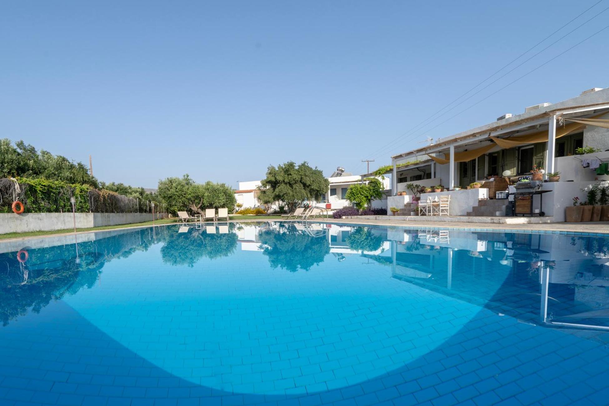 Aeolus Pool Apts Palekastro Bagian luar foto